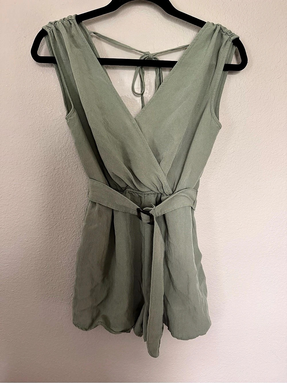 ONE CLOTHING Romper V-Neck in Green Size Small